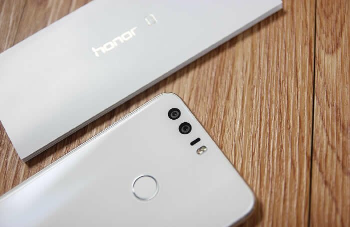 Huawei Honor 8 mobile phone