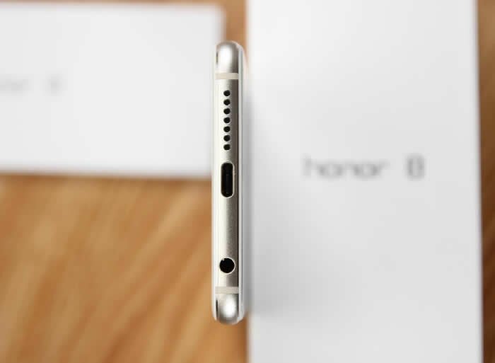 Huawei Honor 8 mobile phone